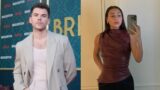 Luke Newton di Bridgerton paparazzato mano nella mano con Antonia Roumelioti: nuova coppia?