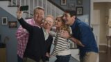 Il revival di Modern Family nello spot per WhatsApp