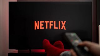 Netflix guadagna in un giorno ciò che Apple TV+ incassa in un mese: shock dai dati di Bloomberg