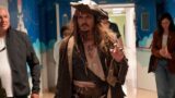 Pirati dei Caraibi: Johnny Depp emoziona tornando Jack Sparrow per i bimbi malati – Guarda il video commovente