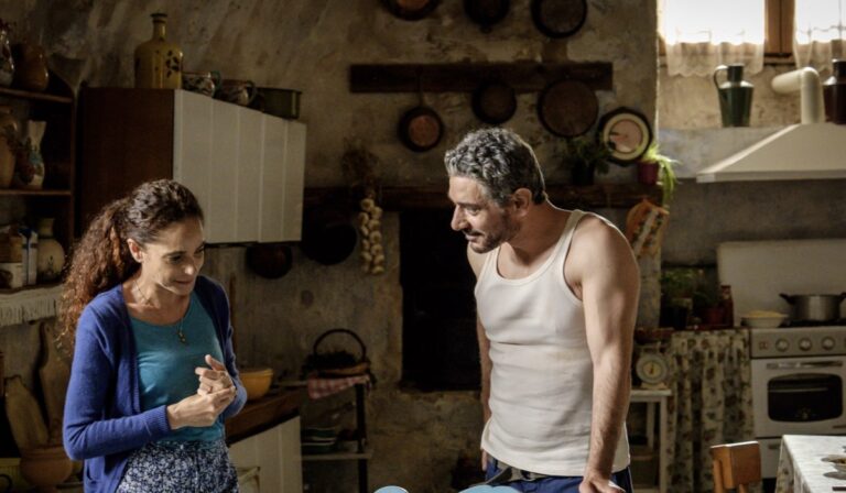 Scopri il Talento e le Novità del Cast di Storia di una Famiglia Perbene 2