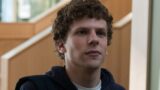 Jesse Eisenberg Debutta nella Regia di una Commedia Musicale con le Star Julianne Moore e Paul Giamatti