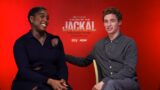 Scopri il Segreto del Successo de Il Giorno dello Sciacallo con Eddie Redmayne e Lashana Lynch: L’Ambiguità dei Personaggi che Conquista