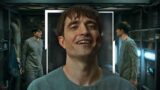Robert Pattinson si Confronta con Se Stesso nella Nuova Immagine di Mickey 17: Scopri i Dettagli!