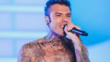 Fedez sorprende Sanremo: duetto emozionante dedicato a Chiara con una cover straordinaria