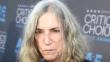 Patti Smith crolla sul palco in Brasile: il drammatico momento che ha sorpreso tutti