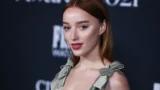 Phoebe Dynevor rivela di aspettare una chiamata per il ritorno in Bridgerton: i dettagli esclusivi