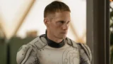 Alexander Skarsgård svela le prime foto della serie sci-fi murderbot su Apple TV+