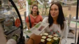 Milla Blake: Scopri la Verità dietro il Personaggio di Alycia Debnam-Carey in Apple Cider Vinegar