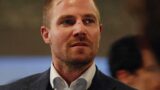 Arrowverse reunion con stephen amell nelle nuove immagini di suits LA