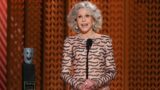 Jane fonda e il discorso shock ai sag awards 2025: la polemica dei suoi oscar a 53 anni di distanza