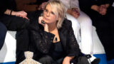 Maria De Filippi incanta a C’è Posta per Te con un look elegante: scopri il prezzo stratosferico della sua giacca