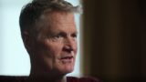 Steve kerr elogia steph curry in court of gold su netflix