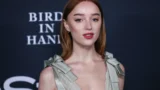 Phoebe Dynevor e Jake Gyllenhaal insieme nel  film di M. Night Shyamalan