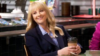 Big bang theory e young sheldon insieme nella terza stagione di night court