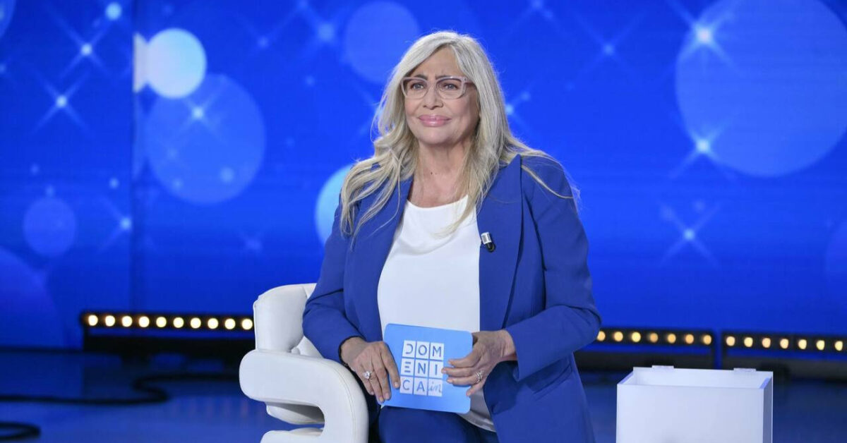 Mara Venier svela novità su domenica in: cosa aspettarsi nella prossima stagione Mara Venier svela novità su domenica in: cosa aspettarsi nella prossima stagione