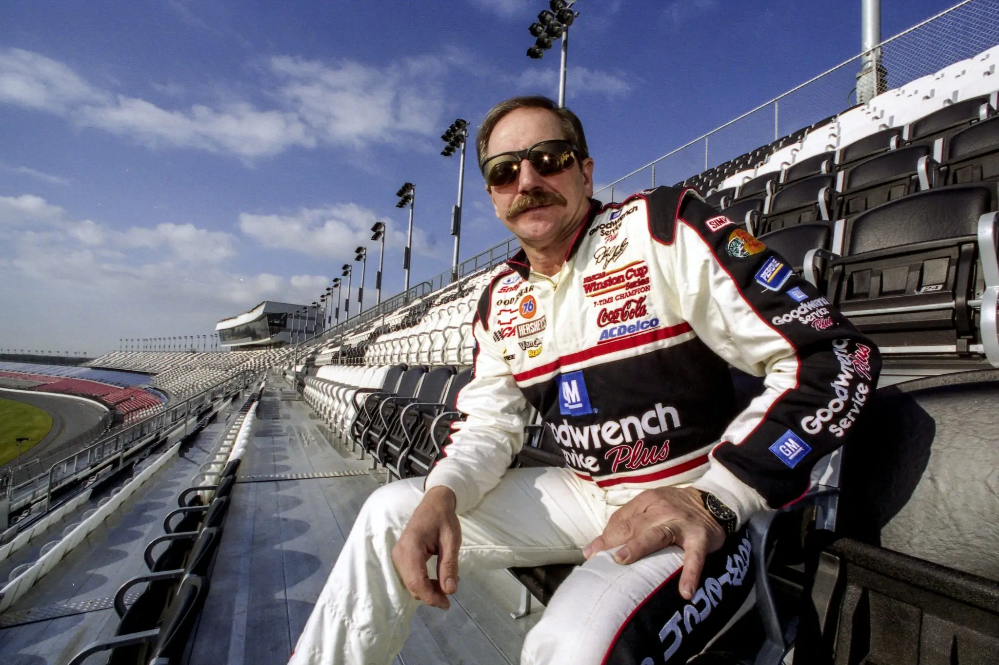 docuserie earnhardt scopri la leggenda della nascar su prime video da Jumptheshark.it docuserie earnhardt scopri la leggenda della nascar su prime video