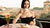 Emily in Paris stagione 5: nuove immagini dietro le quinte delle riprese