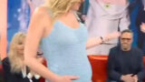 Mamma a 46 anni: il toccante annuncio in diretta tv della conduttrice