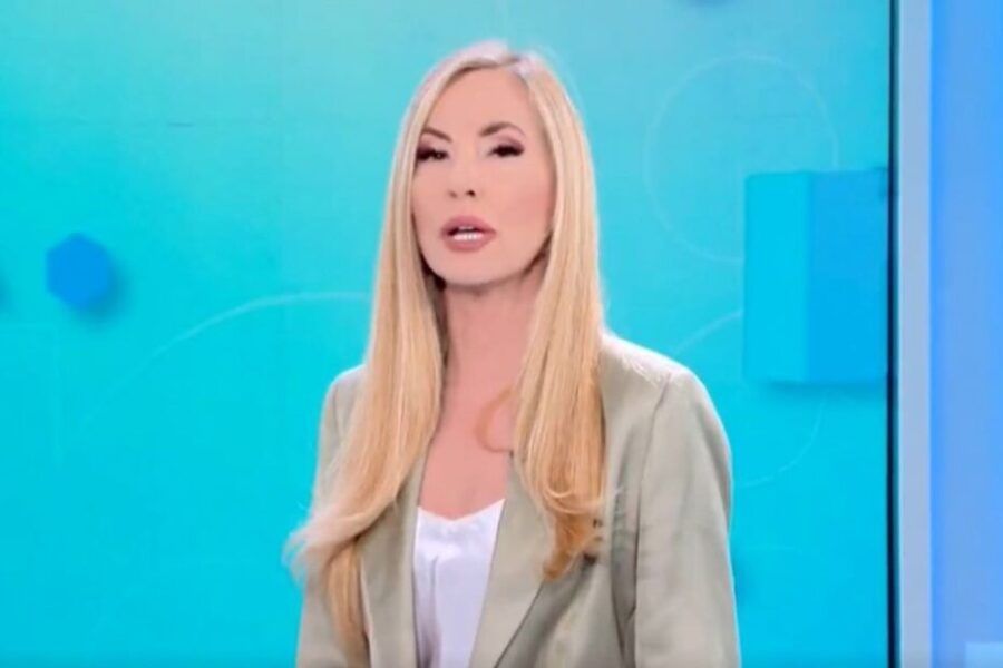 federica panicucci interrompe la trasmissione per un lutto in diretta da Jumptheshark.it federica panicucci interrompe la trasmissione per un lutto in diretta