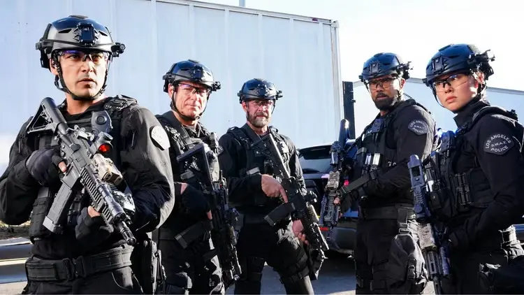 S.w.a.t.: perché la serie è stata cancellata dopo 8 stagioni S.w.a.t.: perché la serie è stata cancellata dopo 8 stagioni
