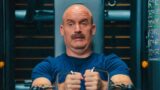 Nuova serie unhinged sorprende i fan di netflix con paragoni a little britain