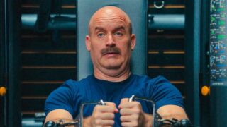 Nuova serie unhinged sorprende i fan di netflix con paragoni a little britain