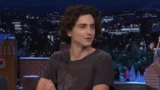 Timothée Chalamet riceve un premio ai David 70 in Italia