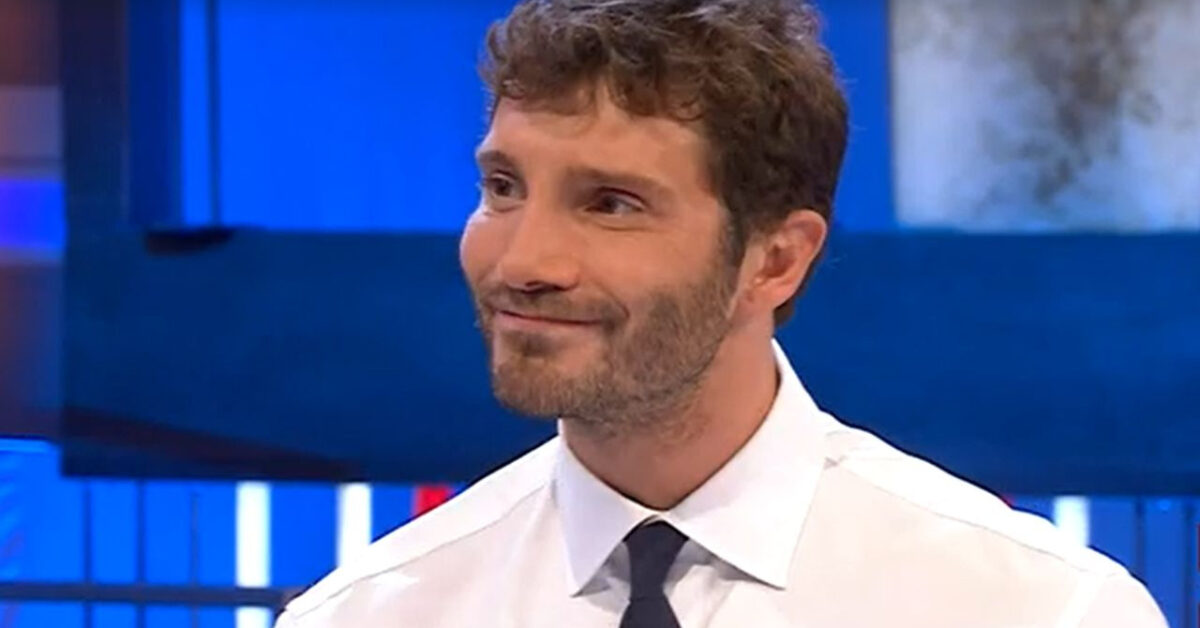 Stefano De Martino incontra il papà della fidanzata di Uomini e Donne Stefano De Martino incontra il papà della fidanzata di Uomini e Donne