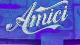 Anticipazioni amici sabato 10 maggio: chi va in finale, eliminati e ospiti