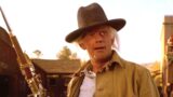 Doc brown e mr. strickland si riuniscono in una divertente fotografia