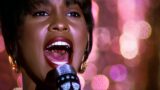 10 canzoni iconiche scritte per un film che non puoi credere