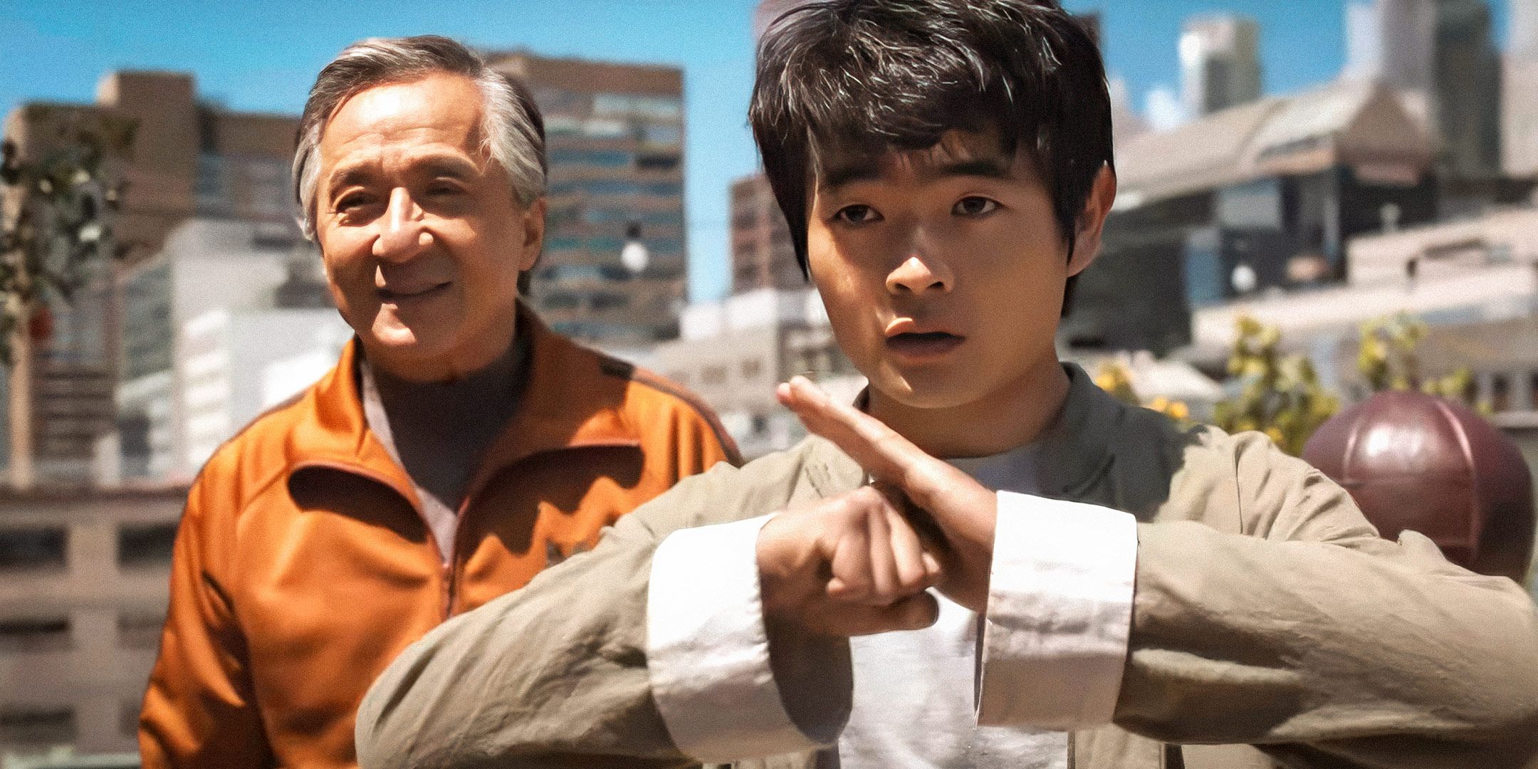 Karate kid onora bruce lee con una mossa iconica delle arti marziali Karate kid onora bruce lee con una mossa iconica delle arti marziali