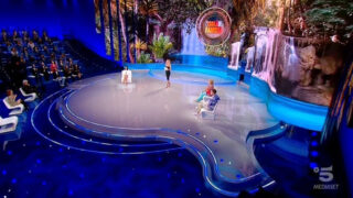 Isola dei famosi slitta la data per colpa di un concorrente