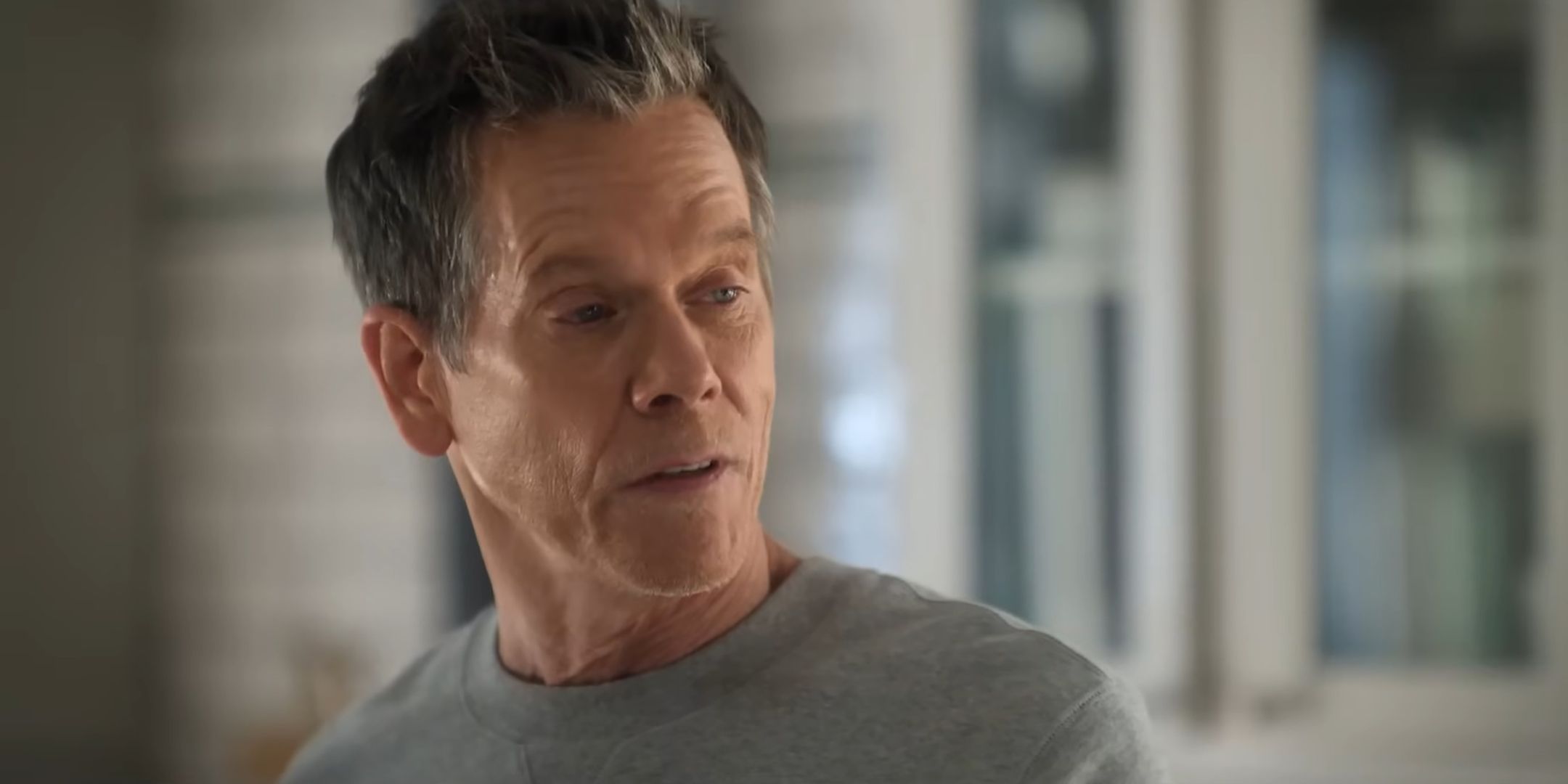 reunion di una commedia romantica moderna inedita con kevin bacon su netflix
