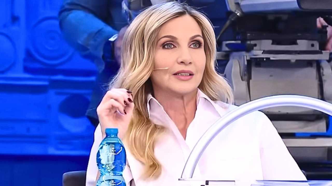 lorella cuccarini età segreti della dieta e vita familiare della conduttrice