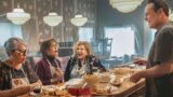 Talia shire affronta momenti difficili sul set di nonnas, risate assicurate dai costar