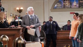 Domande senza risposta dopo il finale di stagione 3 di night court
