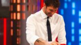 Affari tuoi curiosità su Stefano De Martino e il suo stile unico