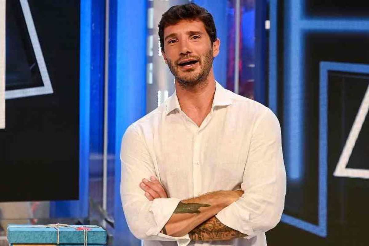 affari tuoi chiude la rai smentisce il prolungamento del programma di stefano de martino