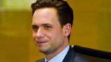 Mike ross dimostra di essere il vero protagonista di suits