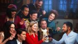 Desideri scoprire una sitcom divertente su Hulu mentre aspetti la stagione 5 di ghosts?