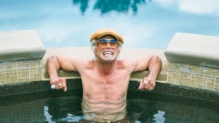 Walton goggins torna protagonista in un emozionante show d’azione dopo la reunion di the righteous gemstones