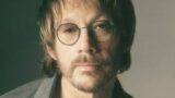 Canzoni imperdibili di warren zevon, vincitore del musical influence award 2025