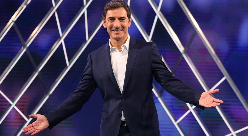 Chi può batterci su Rai 1: novità e squadre della nuova edizione con Marco Liorni Chi può batterci su Rai 1: novità e squadre della nuova edizione con Marco Liorni