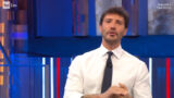 Stefano de martino sotto accusa ad affari tuoi, il gesto che ha suscitato polemiche