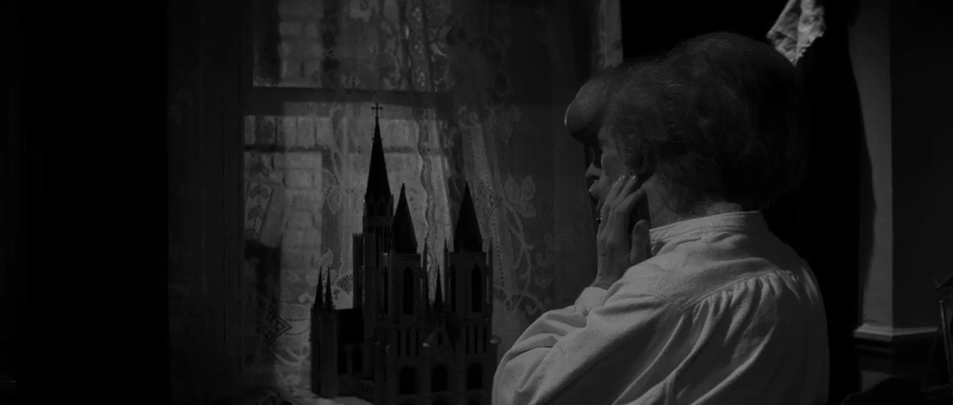 Il finale di The Elephant Man spiegato: scopri il significato del cult di David Lynch Il finale di The Elephant Man spiegato: scopri il significato del cult di David Lynch