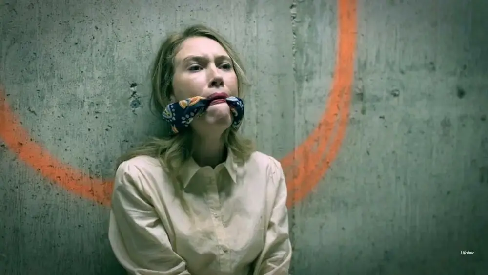 la donna con il rossetto rosso trama cast e finale del film su tv8