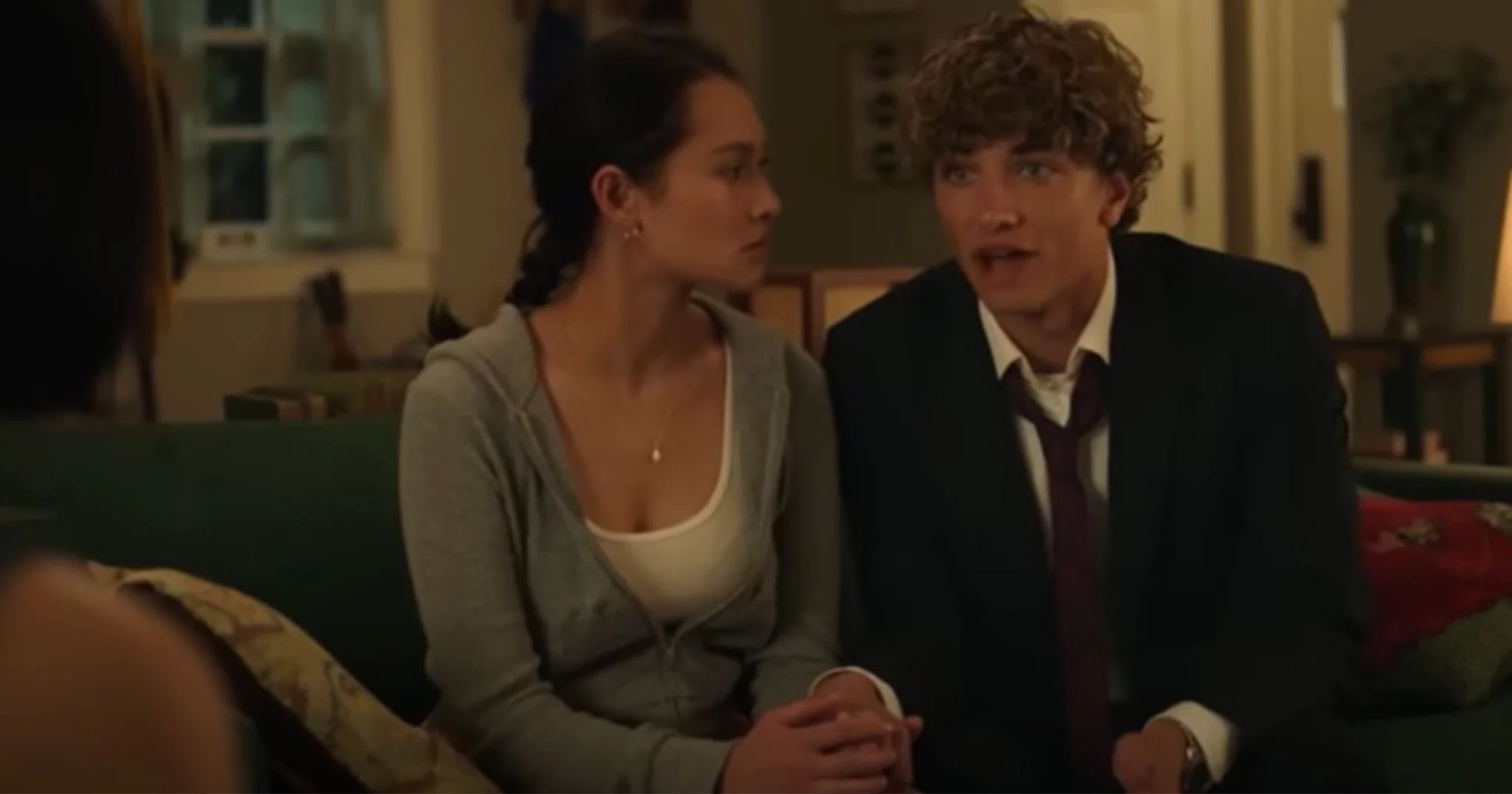 L’estate nei tuoi occhi 3: il trailer svela una scena esclusiva non presente nei libri L’estate nei tuoi occhi 3: il trailer svela una scena esclusiva non presente nei libri