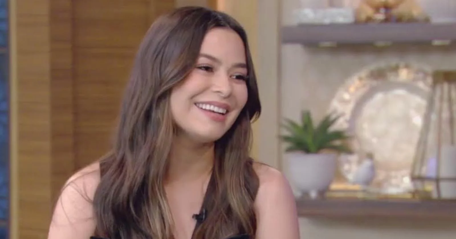 Miranda cosgrove nel ruolo principale di the wrong paris, la nuova rom com su netflix Miranda cosgrove nel ruolo principale di the wrong paris, la nuova rom com su netflix